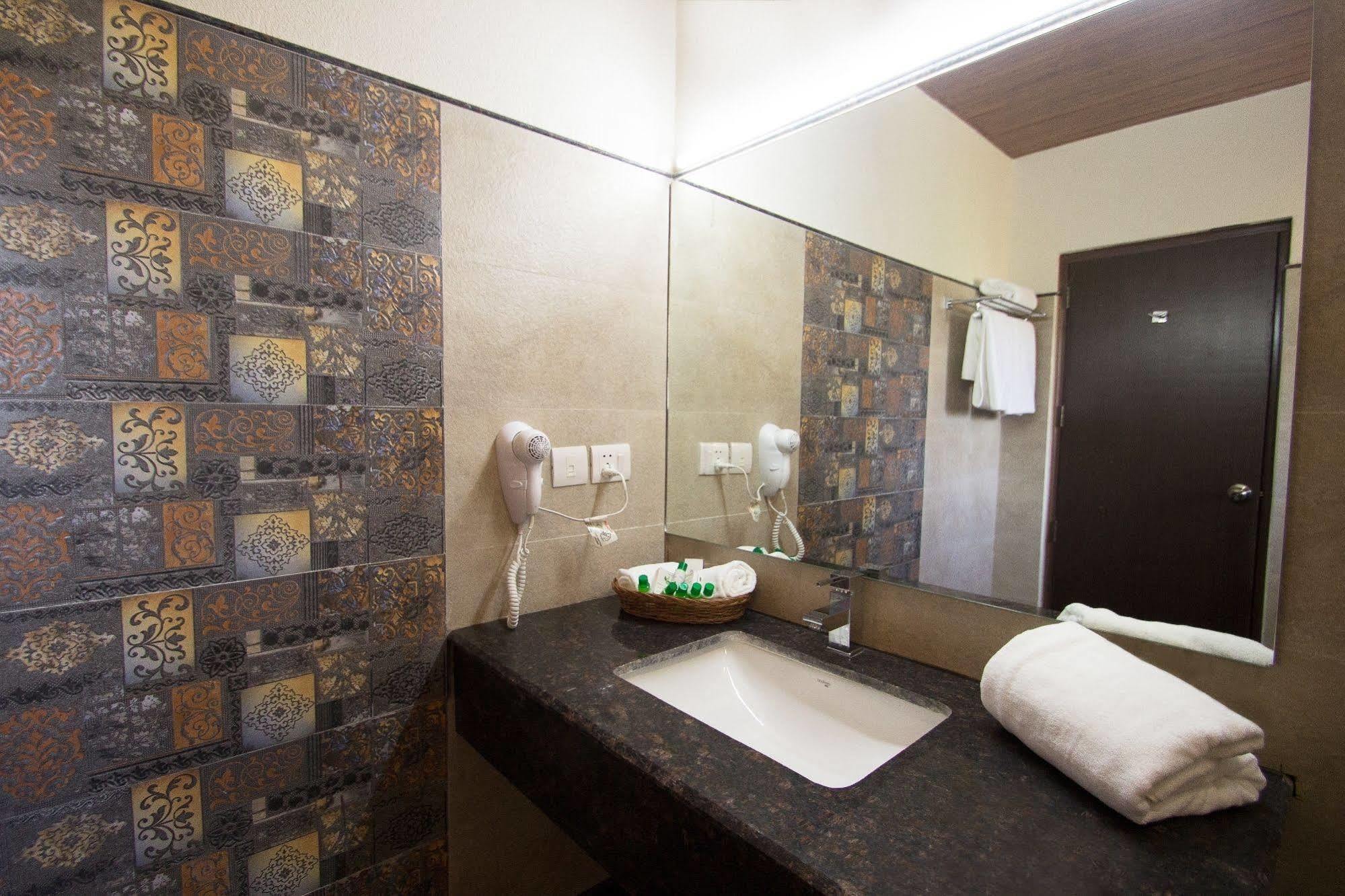 One Earth Royale Boutique Hotel Mussoorie Esterno foto