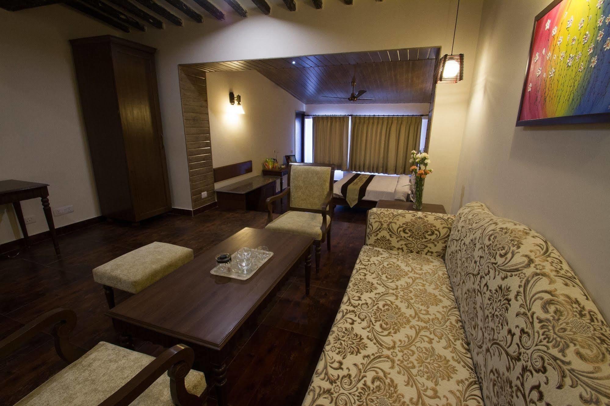 One Earth Royale Boutique Hotel Mussoorie Esterno foto