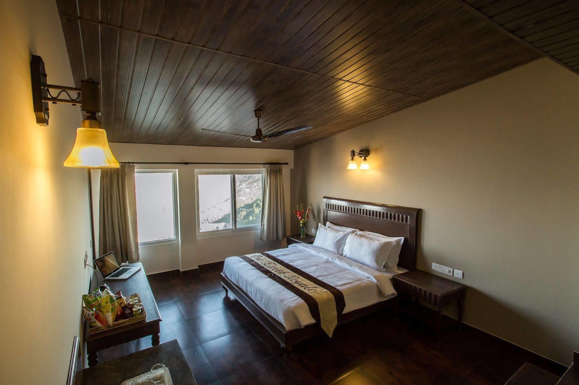 One Earth Royale Boutique Hotel Mussoorie Esterno foto